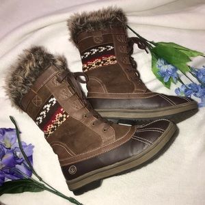 North side Women’s embroidered Snow Boots.